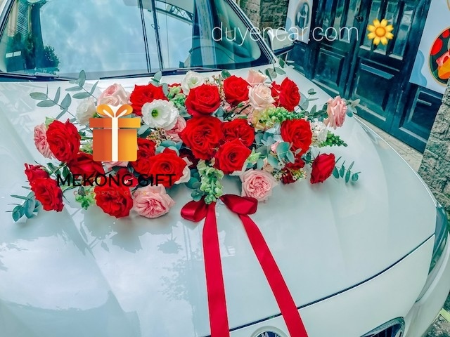 Nhận trang trí tận nơi cho xe hoa rước dâu BMW bằng hoa tươi tại Tphcm